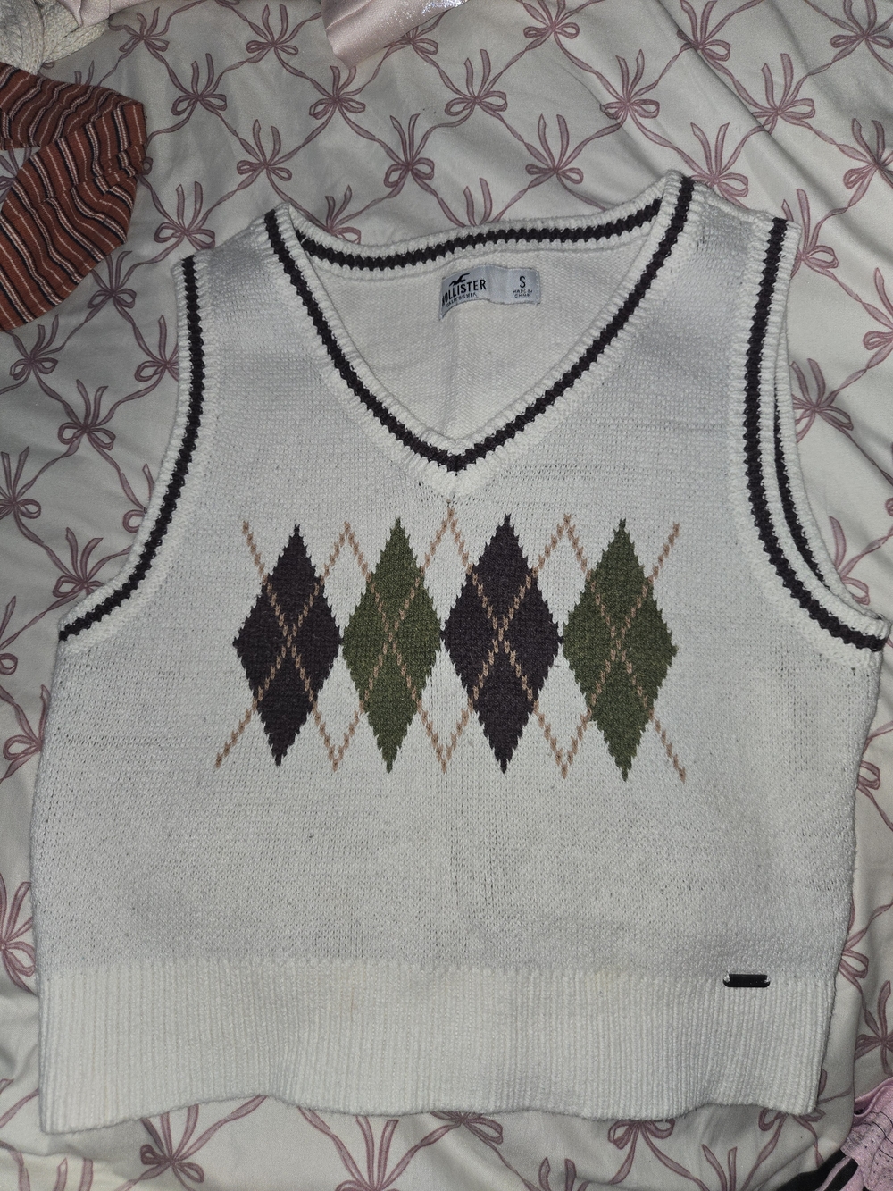 Hollister White Argyle V-Neck Sweater Vest with Green & Brown Diamonds